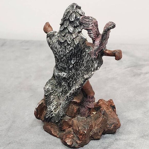 Vintage Hunter Indian statue holding eagle - Picture 4 of 6